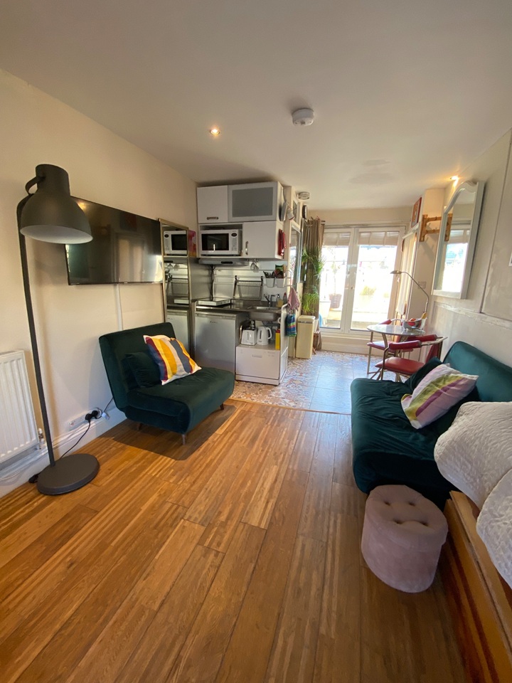1 Bed Flat, Little Western St, BN3