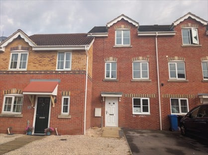 4 Bed Terraced House, Hawthorne Drive, S63