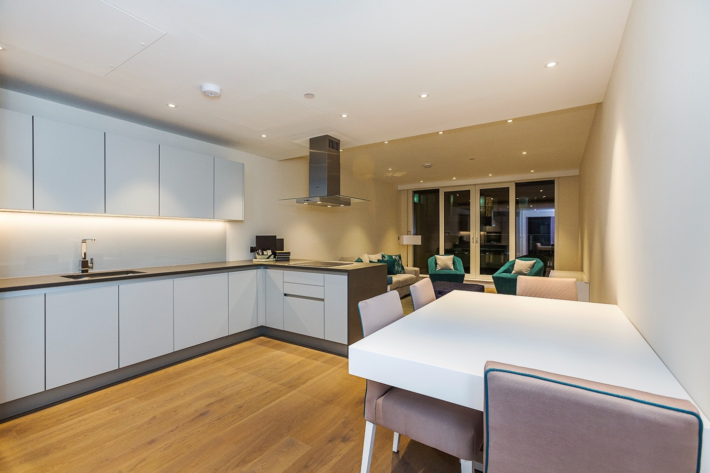 3 Bed Flat, Cascade Court, SW11 photo 3
