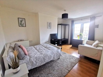 Room in a Shared Flat, Grundy St, E14