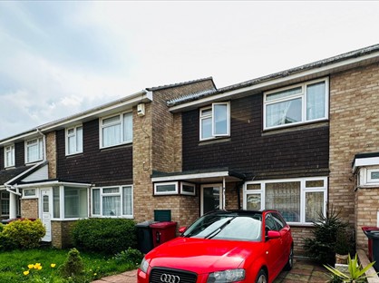 3 Bed Semi-Detached House, Rose Walk, SL2