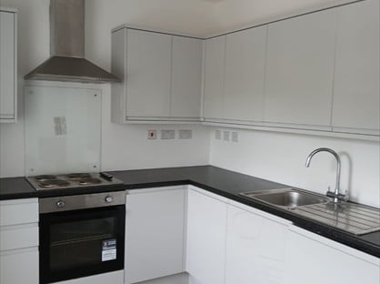 2 Bed Flat, Brighton Road, RH1