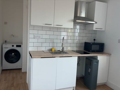 1 Bed Semi-Detached House, Stanwell Road, TW15
