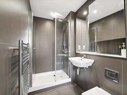 Studio Flat, Central House, TW3
