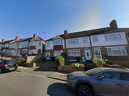 Studio Flat, Penderry Rise, SE6