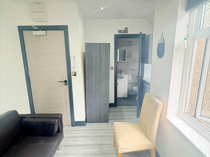Studio Flat, Penderry Rise, SE6