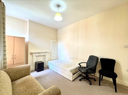 Room in a Shared Flat, Dollis Park, N3
