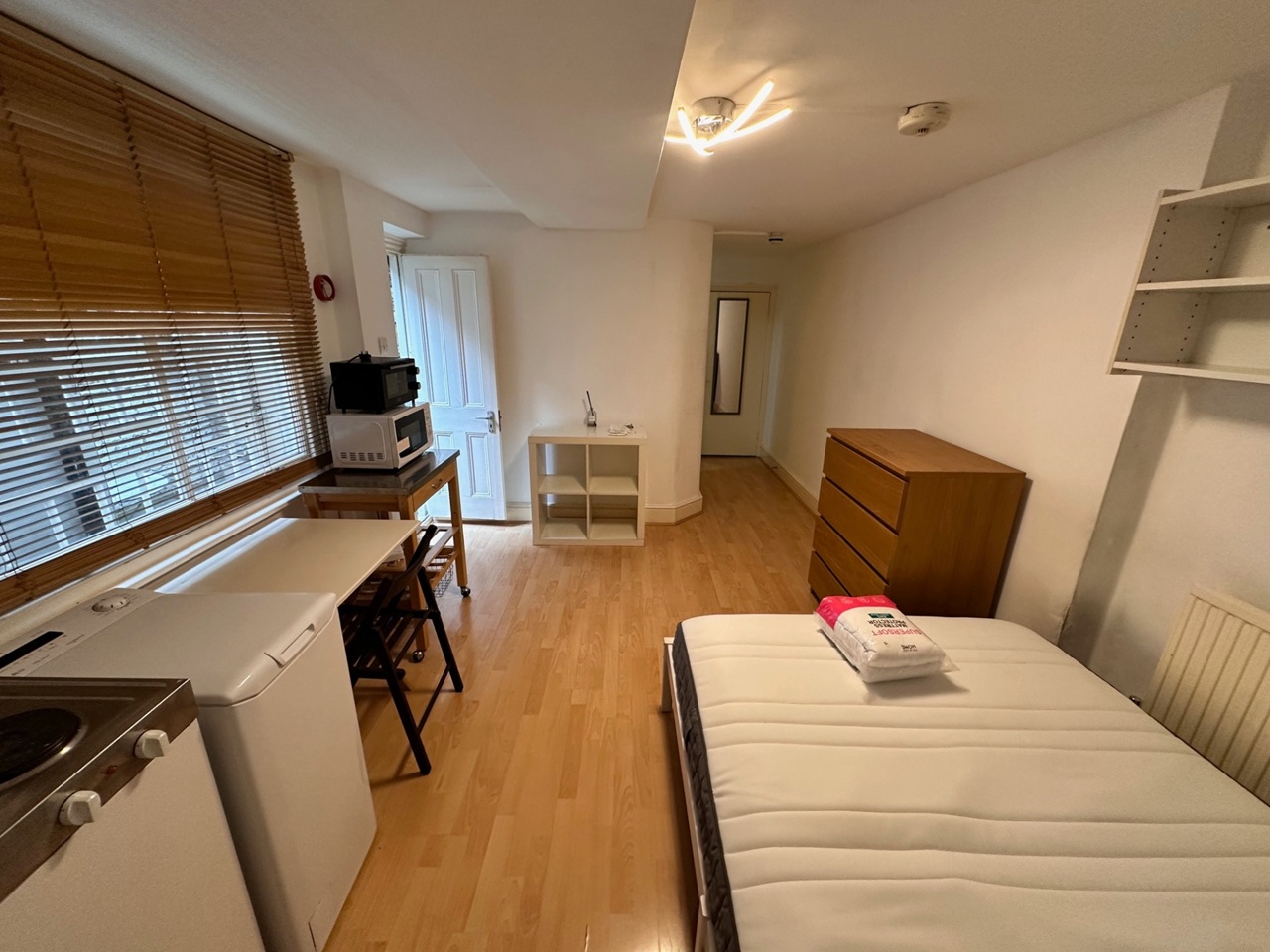 Bedsit, Wrights Lane, W8 photo 3