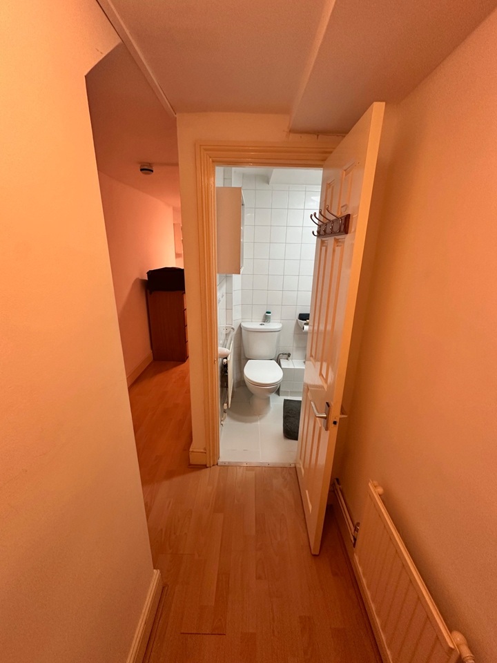 Bedsit, Wrights Lane, W8 photo 4