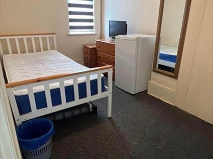 Room in a Shared House, Belgrave Road, IG1