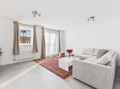4 Bed Terraced House, Fairclough Close, UB5