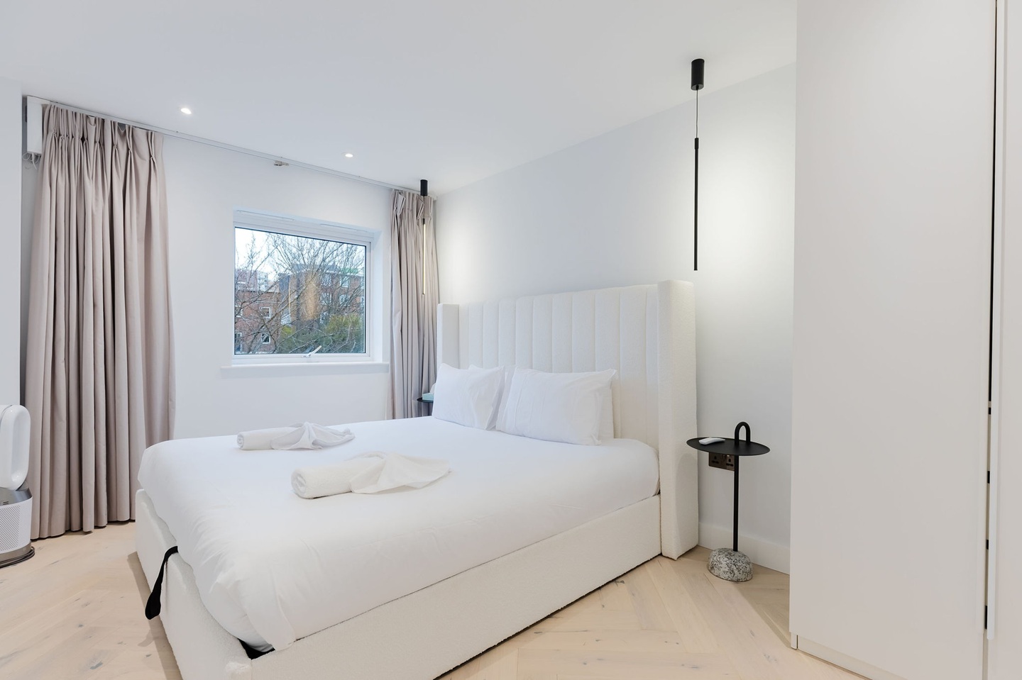 2 Bed Flat, Mill Pond Close, SW8 photo 3