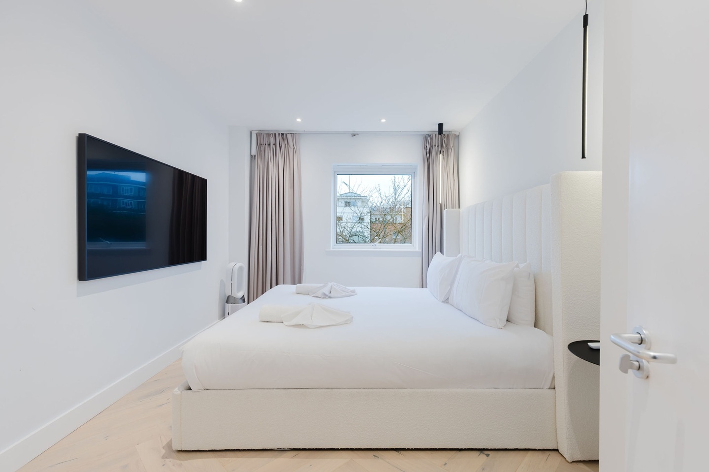 2 Bed Flat, Mill Pond Close, SW8 photo 5