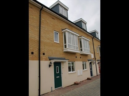 3 Bed Terraced House, Bank Avenue, PE7