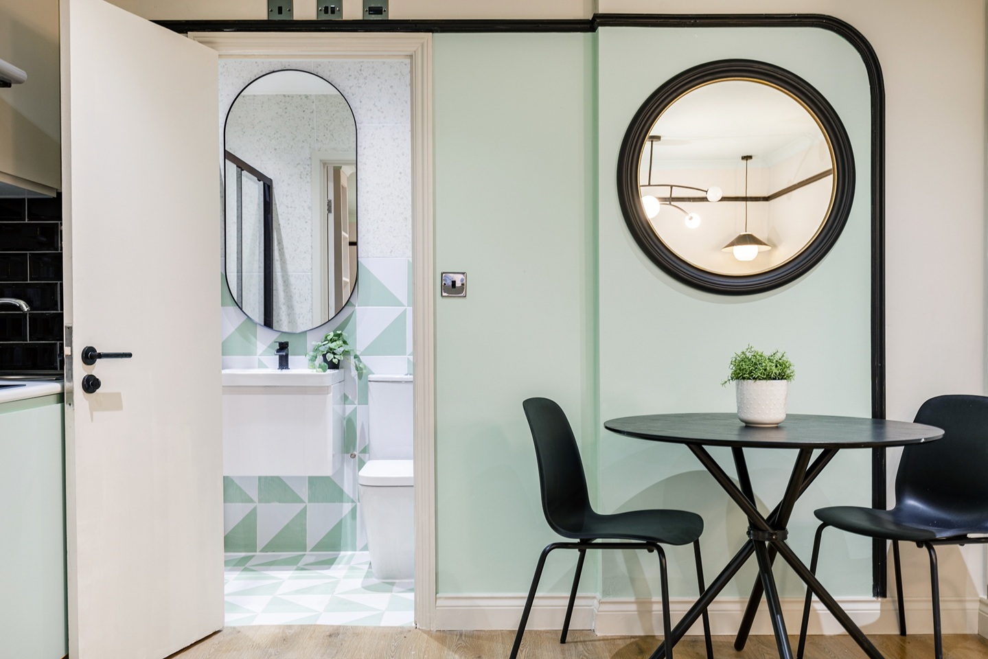Studio Flat, Kensington Gardens Square, W2 photo 4