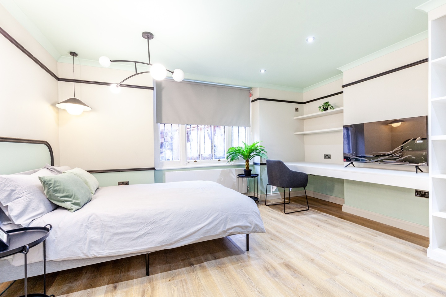 Studio Flat, Kensington Gardens Square, W2