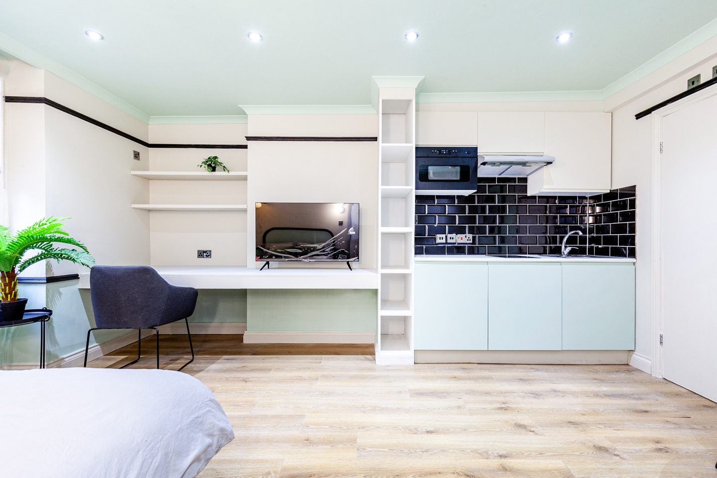 Studio Flat, Kensington Gardens Square, W2 photo 2