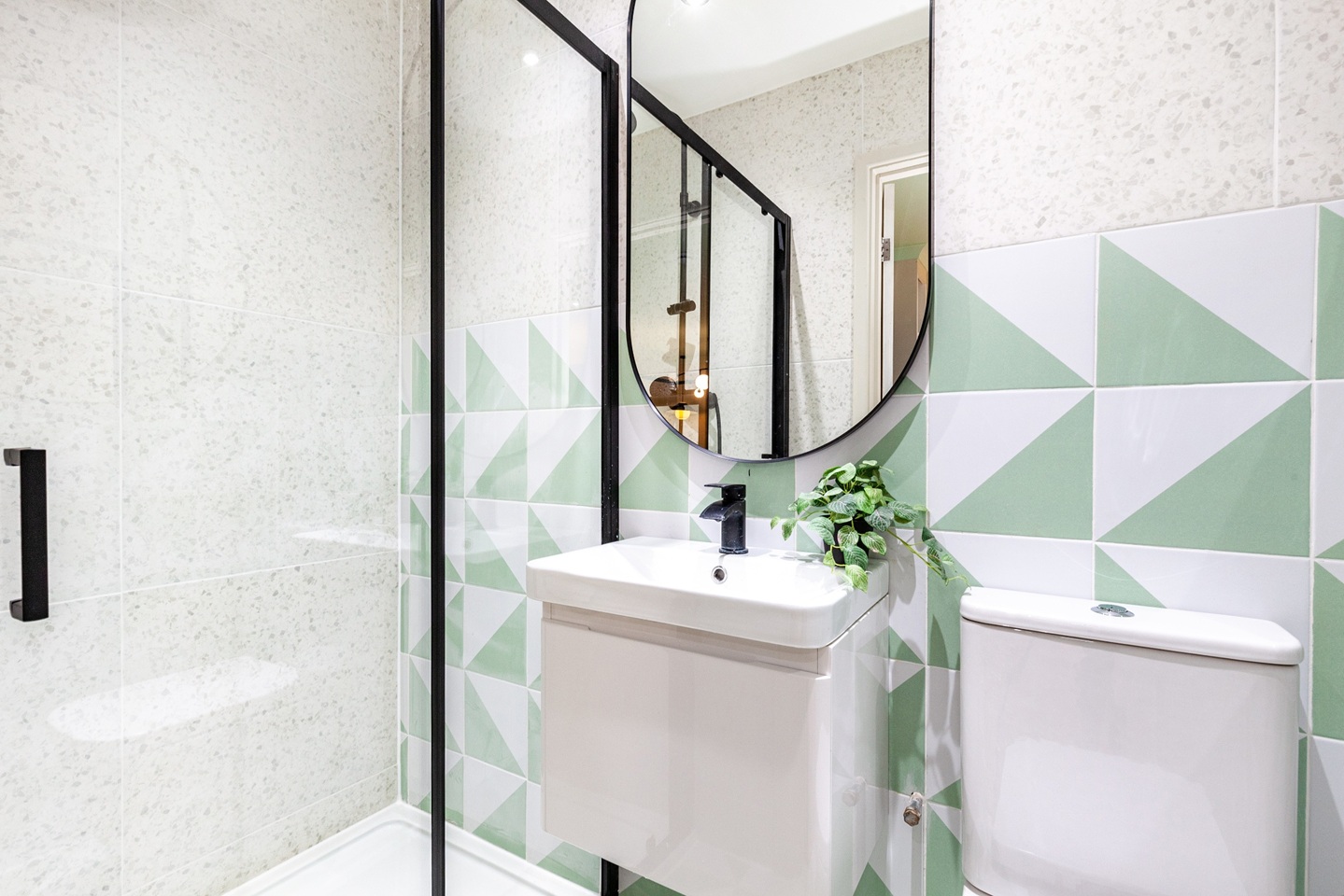 Studio Flat, Kensington Gardens Square, W2 photo 5
