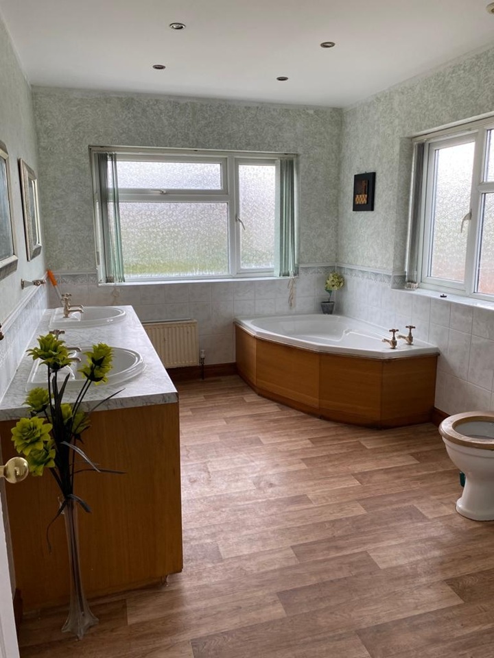 4 Bed Terraced House, Wroxham Drive, NG8
