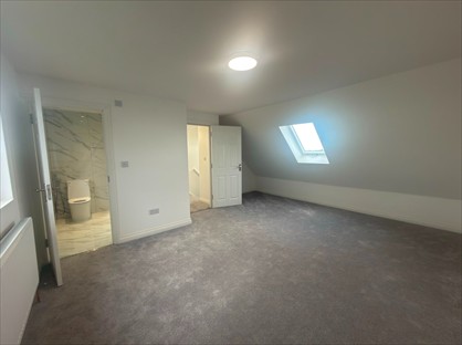 4 Bed Terraced House, Princes Park, RM13