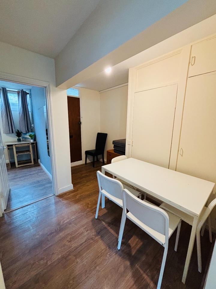Room in a Shared Flat, Massive Double Room In Battersea/Cla, SW11 photo 4