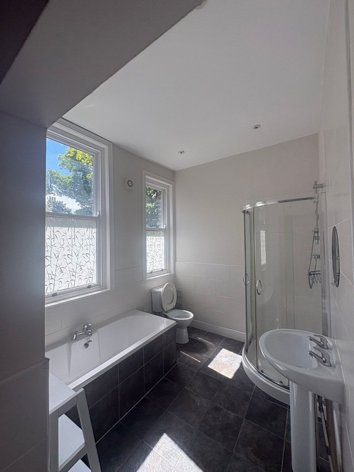 1 Bed Flat, Croxteth Road, L8 photo 4
