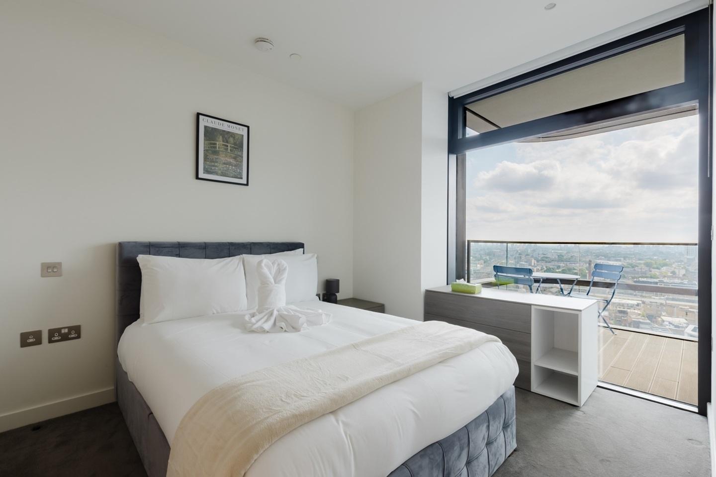 1 Bed Flat, Principal Place, EC2A photo 3