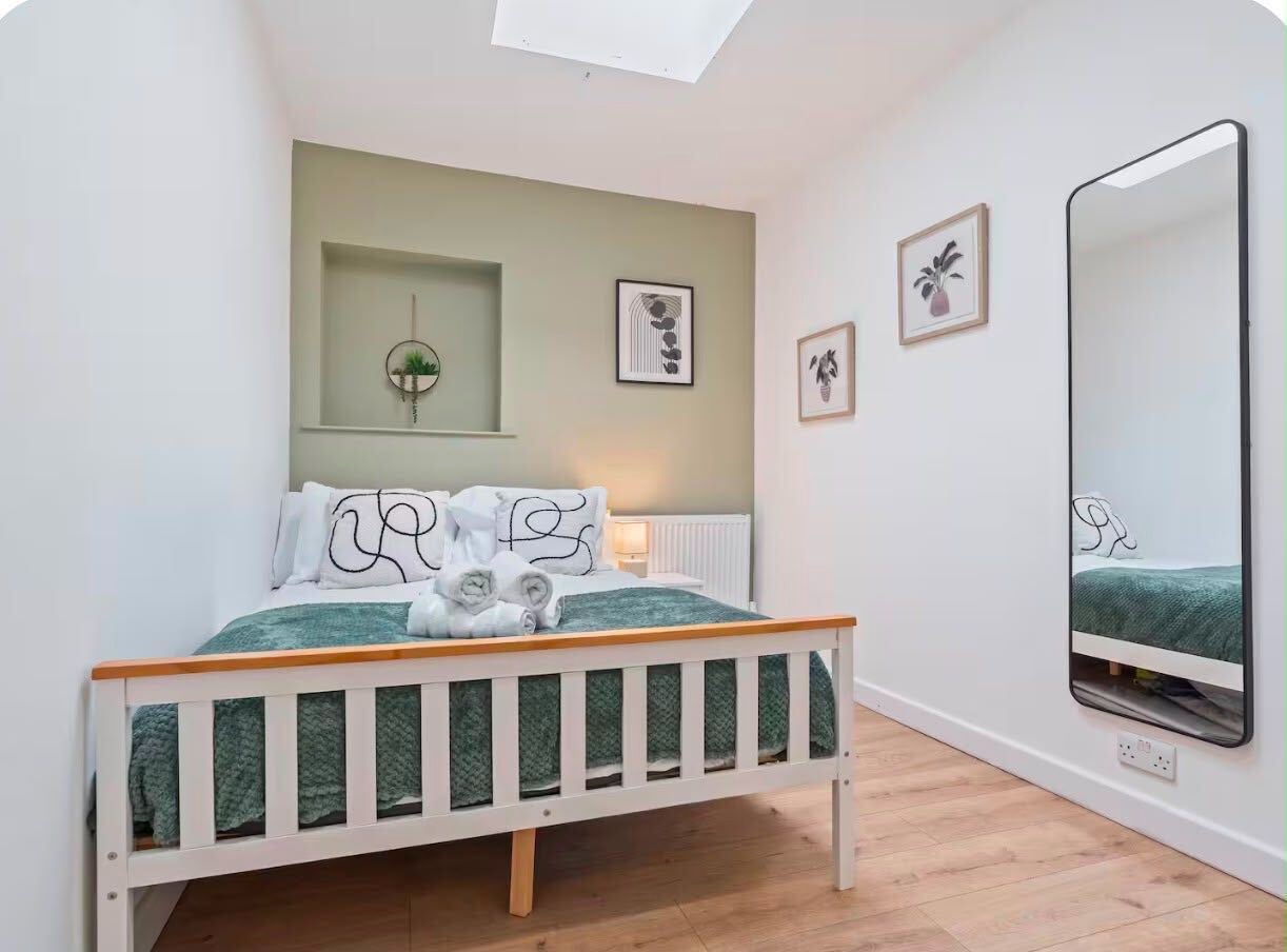 2 Bed Semi-Detached House, Cowley Road, OX4