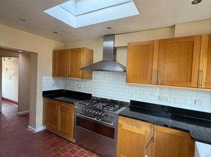 4 Bed Semi-Detached House, Meadway, IG3
