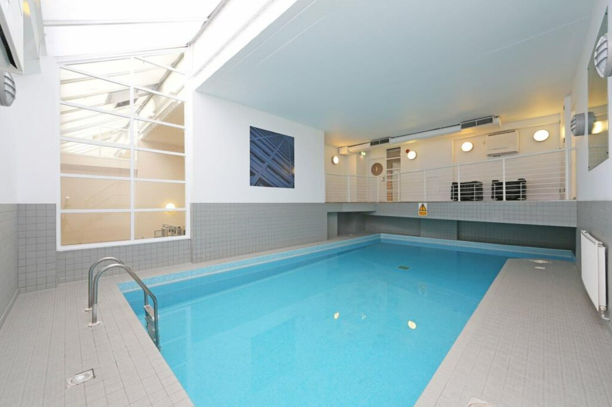 2 Bed Flat, Park South, SW11
