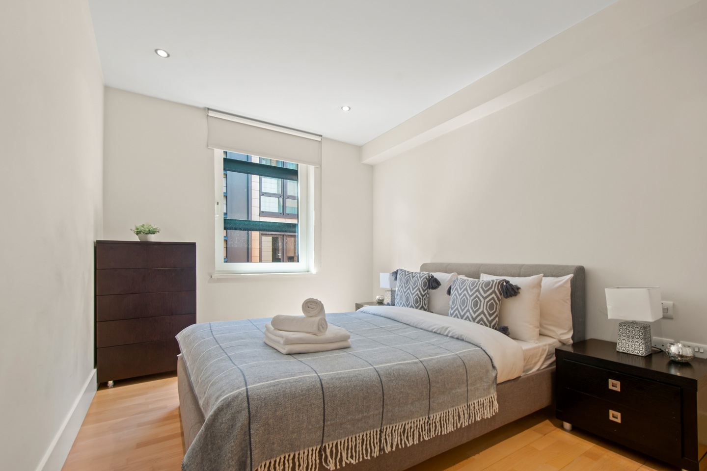 1 Bed Flat, Sir John Lyon House, EC4V photo 4