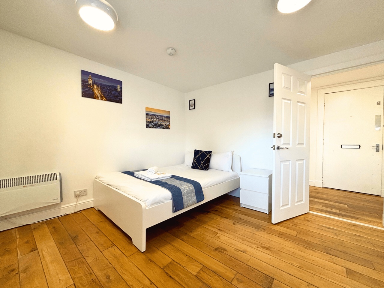 2 Bed Flat, Drummond St, EH8 photo 3