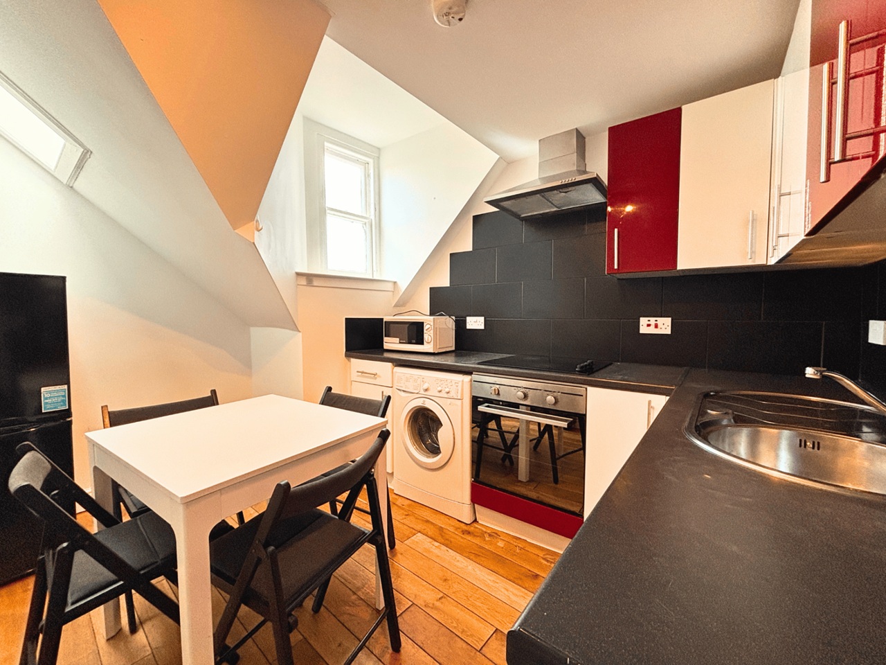 2 Bed Flat, Drummond St, EH8 photo 5