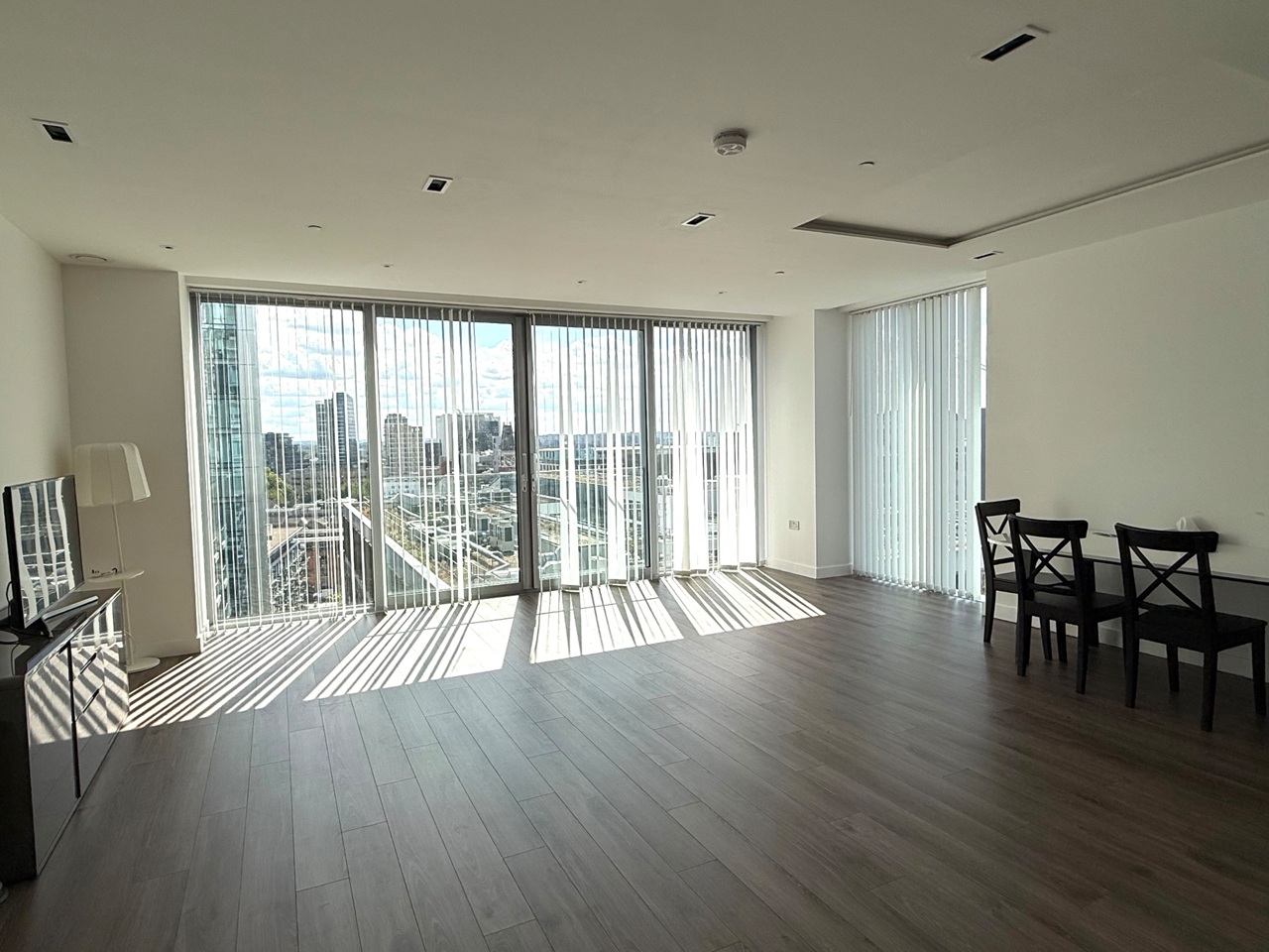 1 Bed Flat, Piazza Walk, E1