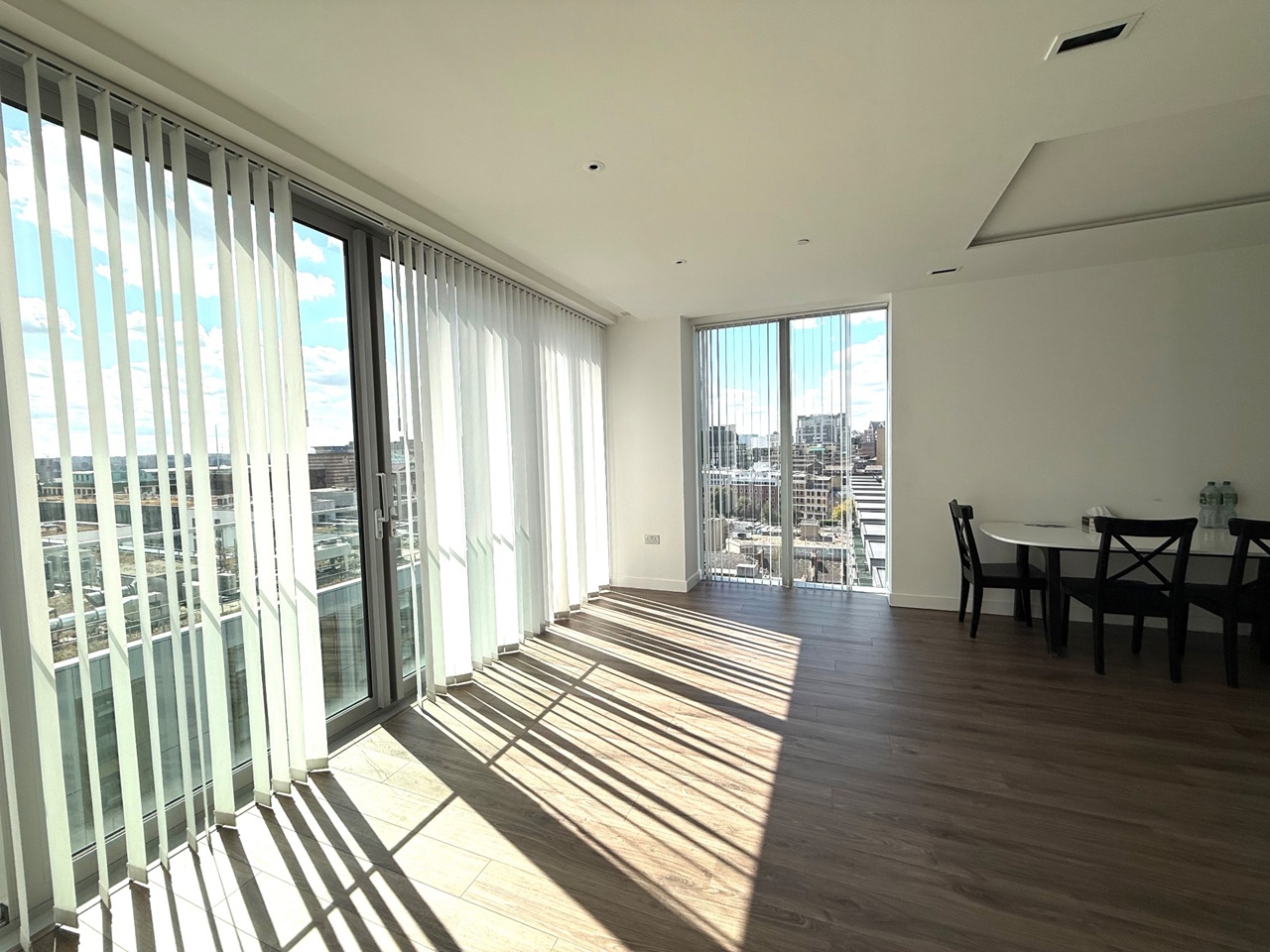 1 Bed Flat, Piazza Walk, E1 photo 2