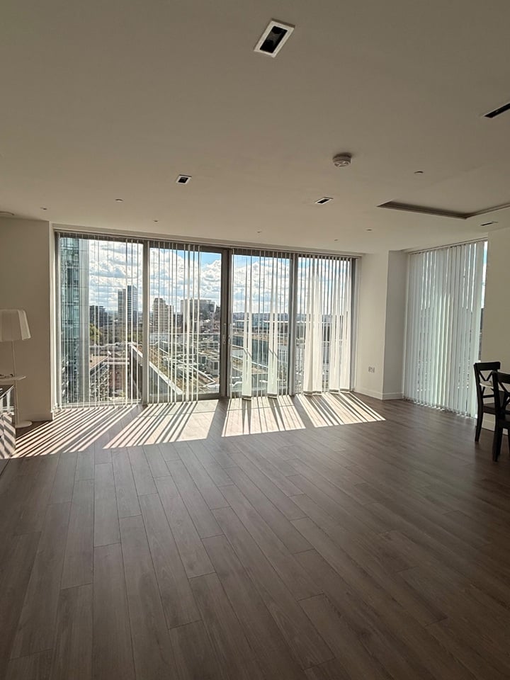 1 Bed Flat, Piazza Walk, E1 photo 5