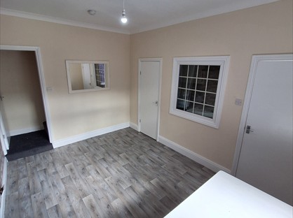 2 Bed Terraced House, Turner Place, BD7