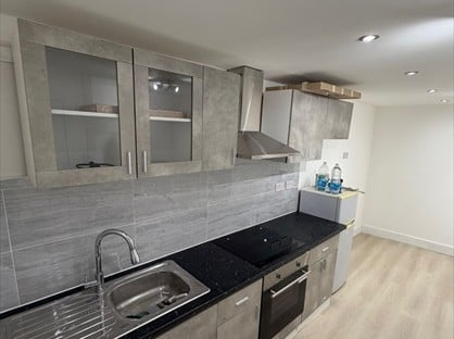 2 Bed Flat, Forty Avenue, HA9
