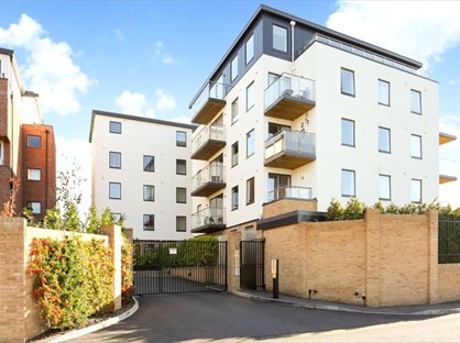 1 Bed Flat, Grosvenor Mansions, GU15
