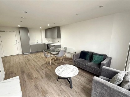 2 Bed Flat, Oxygen Tower, M1