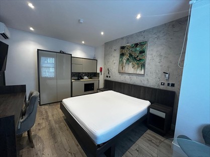 Bedsit, Broadway, PE1
