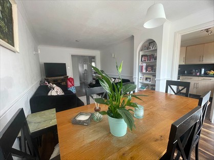2 Bed Flat, Haydon Close, EN1