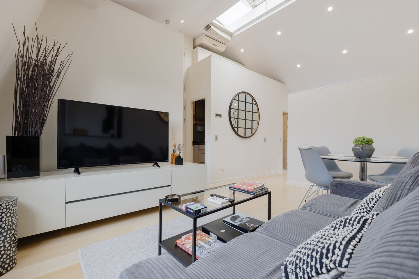 1 Bed Flat, Ovington Square, SW3