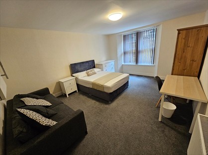 Room in a Shared Flat, West End Park Street, G3