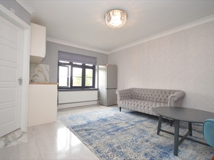 1 Bed Flat, Wincanton Gardens, IG6
