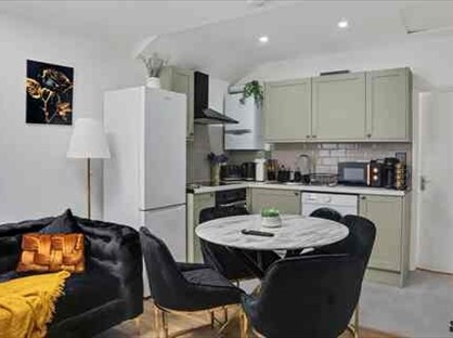 3 Bed Detached House, Manor Ln, SE12