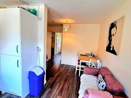 Room in a Shared House, Winter Close, KT17