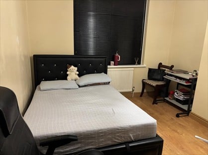 Room in a Shared House, Sheringham Drive, IG11