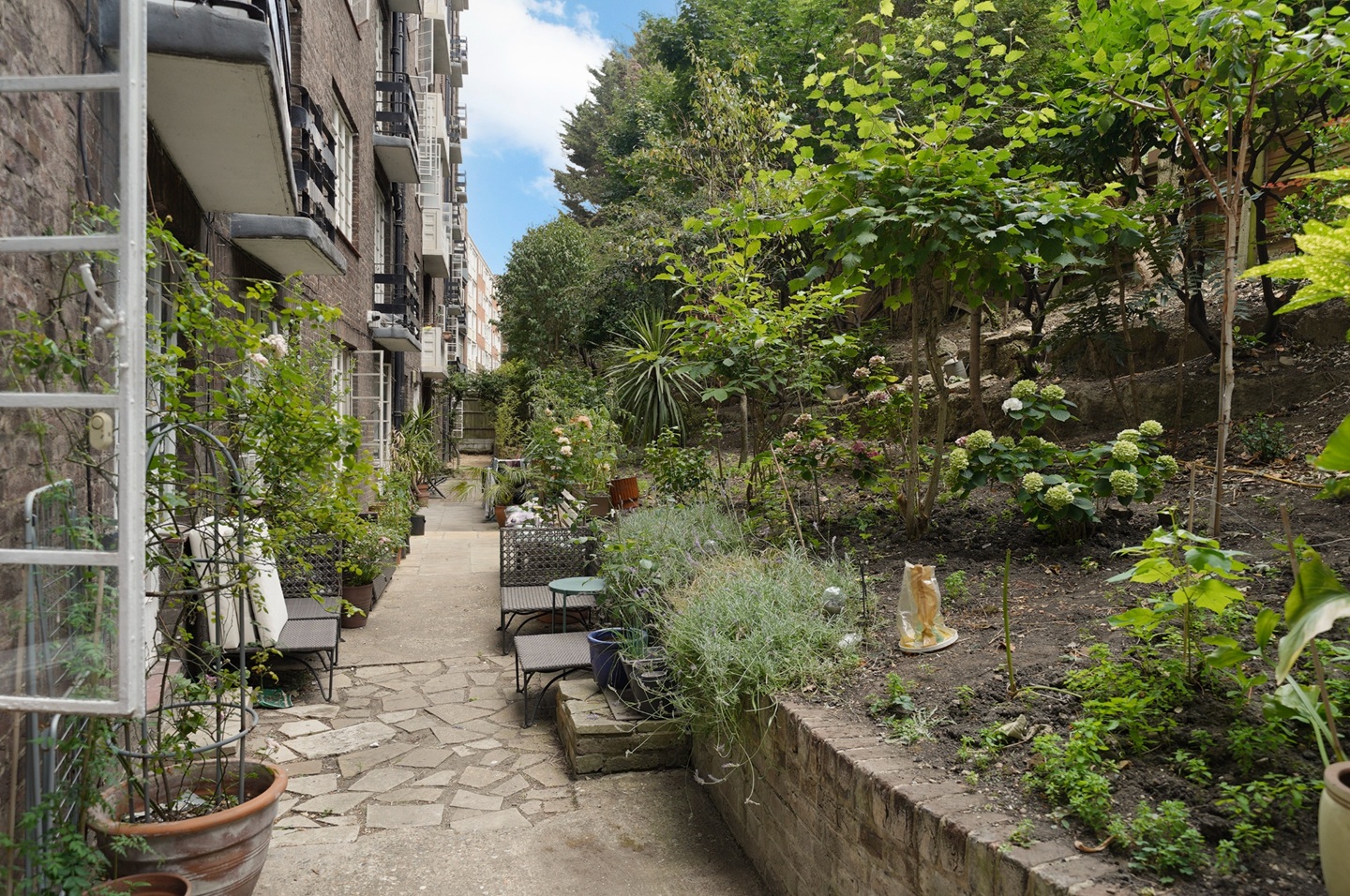 2 Bed Flat, Shepherds Bush Road, W6 photo 5
