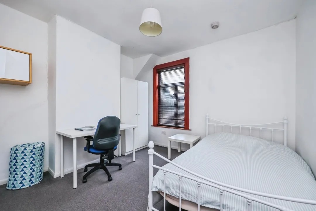 Room in a Shared House, Beeston Road, NG7